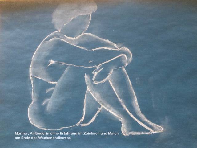 sitzender Akt in Blau Aktmalkurs - Anfängerin